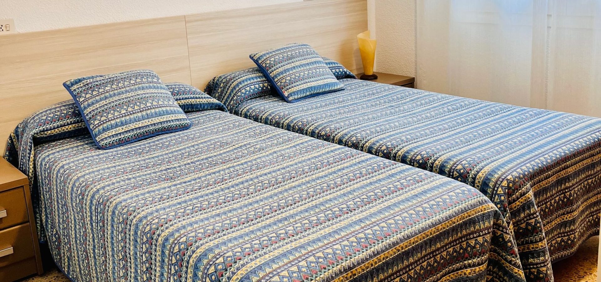 apartamento-esglesia-camas-hostal-la-tina-port-de-la-selva-costa-brava-espana